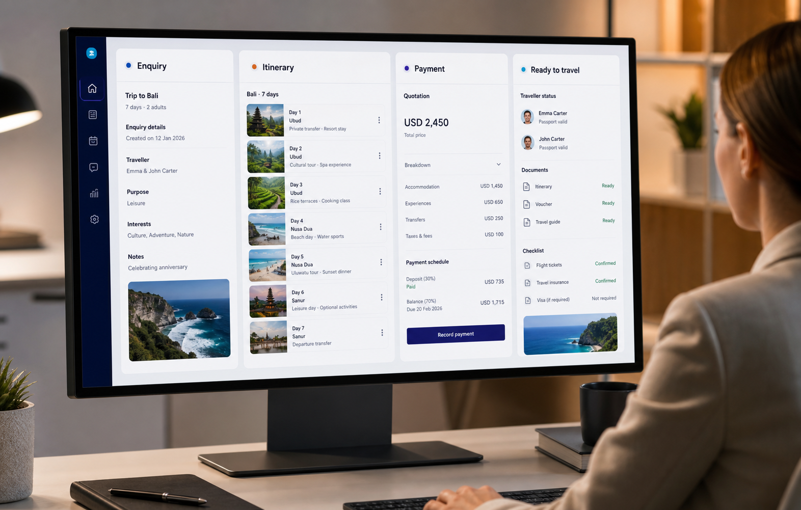 Travel advisor working with a connected itinerary dashboard